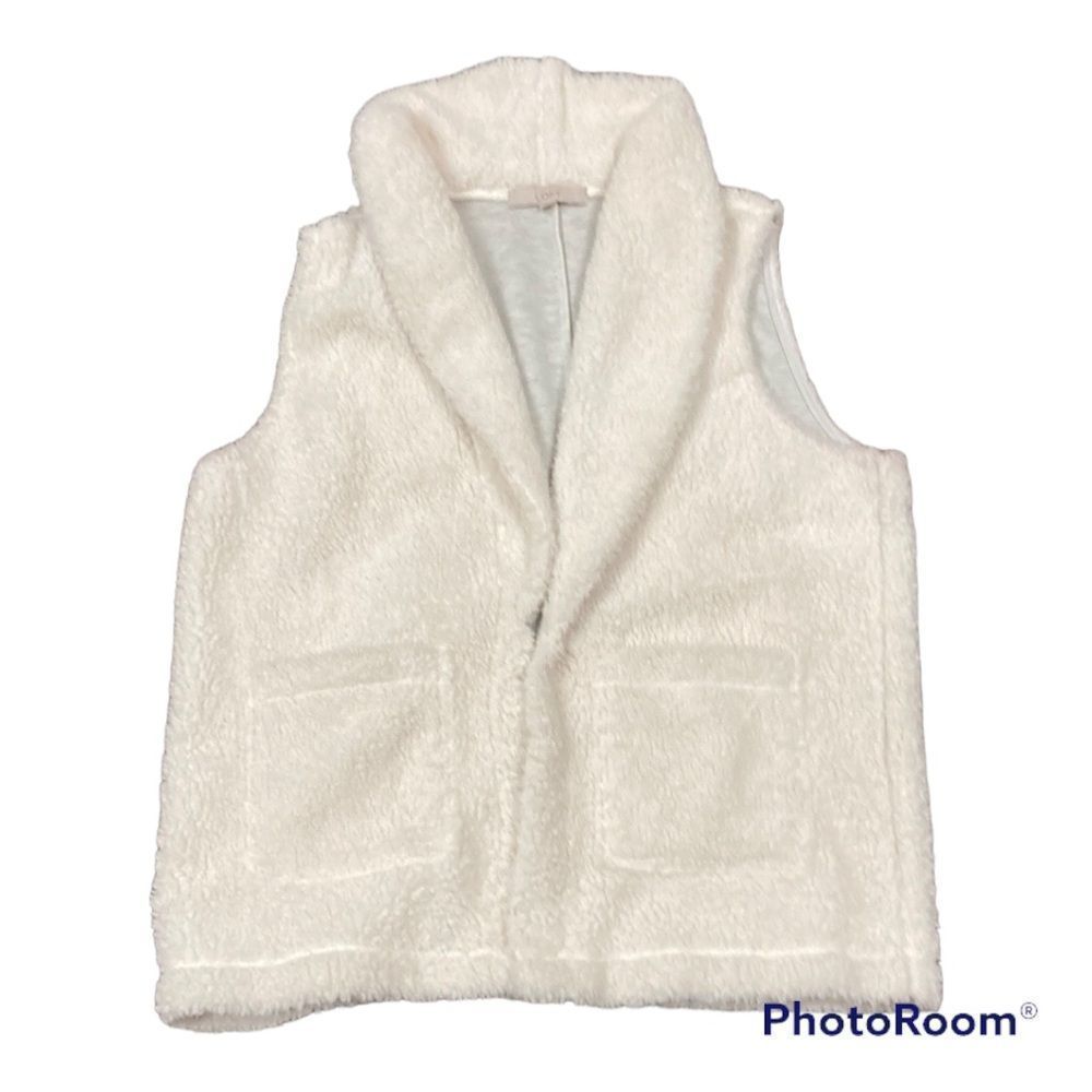 Loft size medium fuzzy white vest. Perfect for layering. Super soft.
